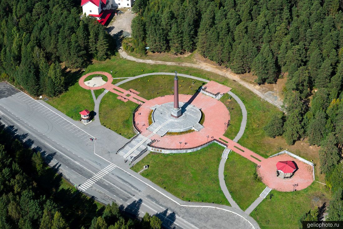 Обелиск Европа-Азия в Екатеринбурге фото