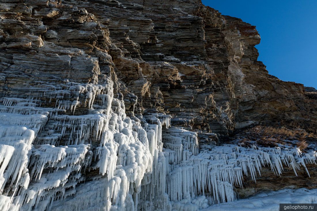 Наплески на скалах Байкала фото