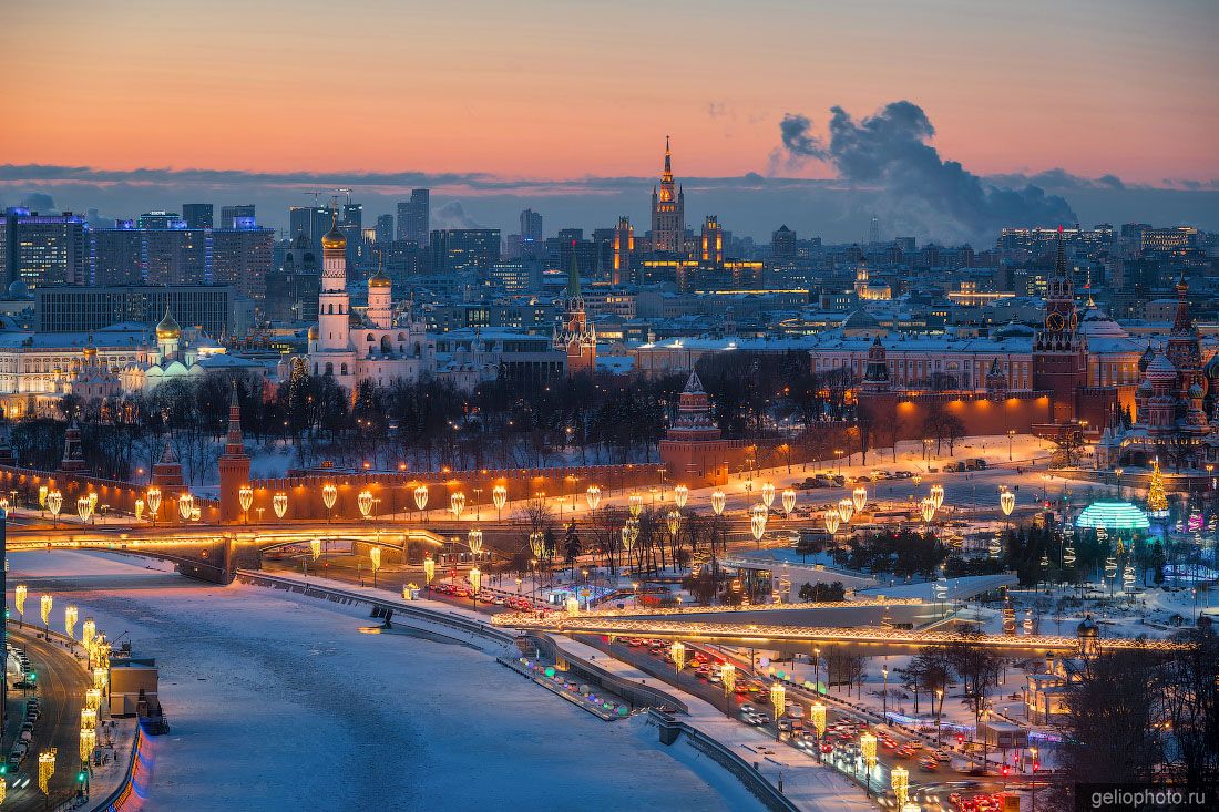 Парк Зарядье в Москве зимой с высоты фото