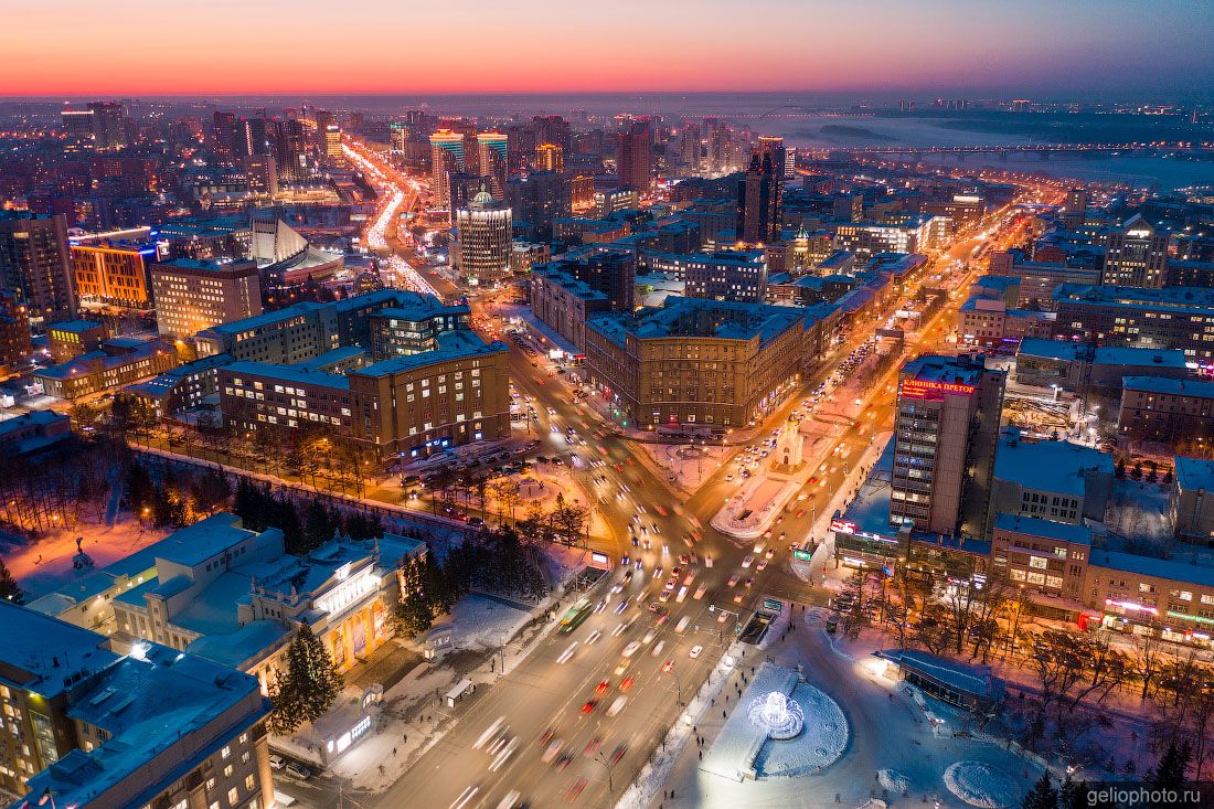 Пересечение Красного проспекта и Октябрьской магистрали в Новосибирске фото