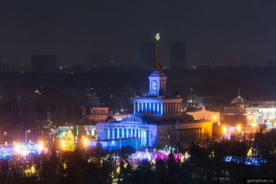 ВДНХ в Москве вечером фото