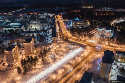 Центр Ноябрьска вечером фото