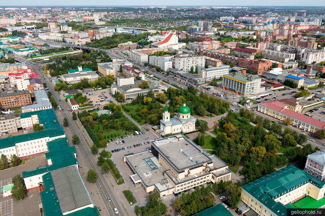 Омская филармония и театральный сквер с высоты фото