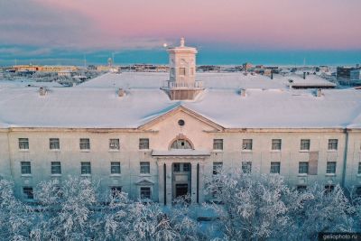 Бывший медицинский колледж в Воркуте фото