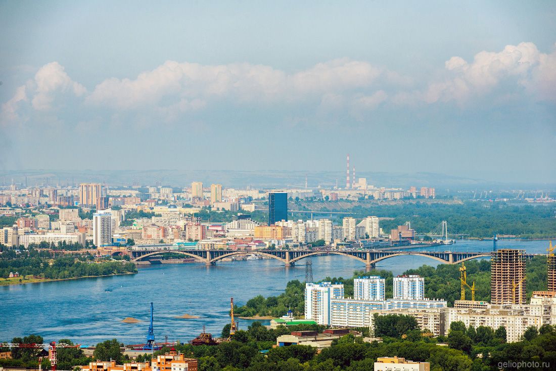 Река Енисей и Коммунальный мост в Красноярске фото