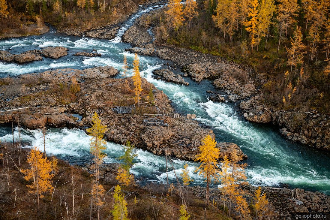 Река на плато Путорана с высоты фото