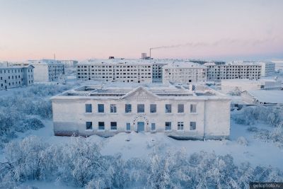 Заброшенная школа в посёлке Заполярный Воркуты фото