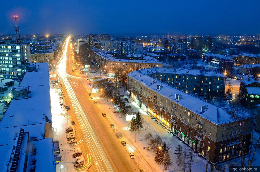 Проспект Дзержинского в Новосибирске вечером фото
