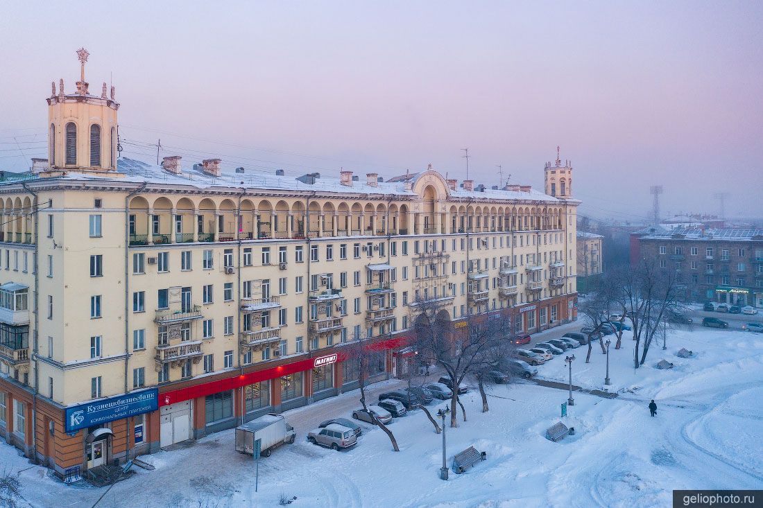 Театральный дом в Новокузнецке зимой фото