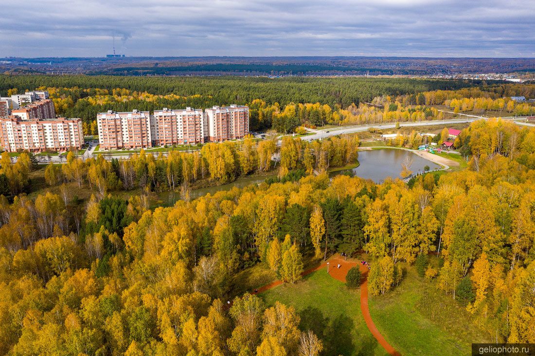 Парк в Кольцово осенью с высоты фото