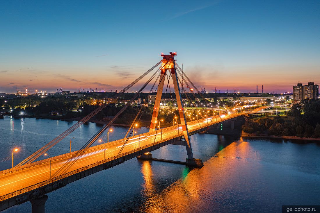 Октябрьский мост в Череповце вечером фото