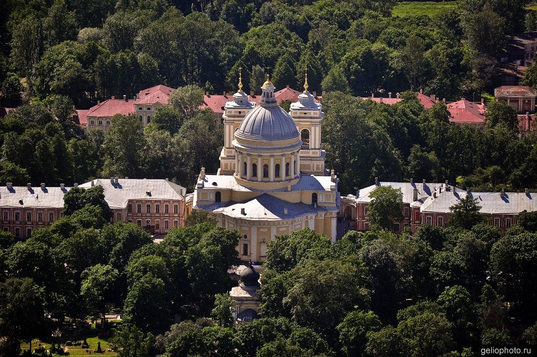 Александро-Невская Лавра в Санкт-Петербурге фото