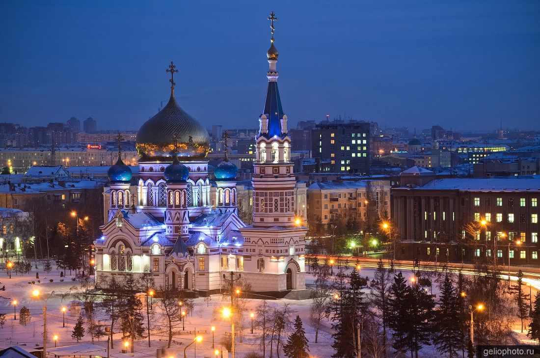 Свято-Успенский собор Омске вечером фото