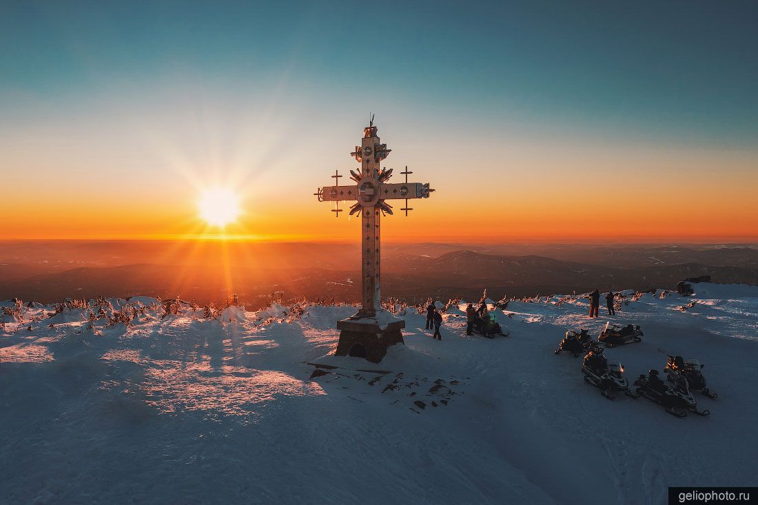 Поклонный крест в Шерегеше фото