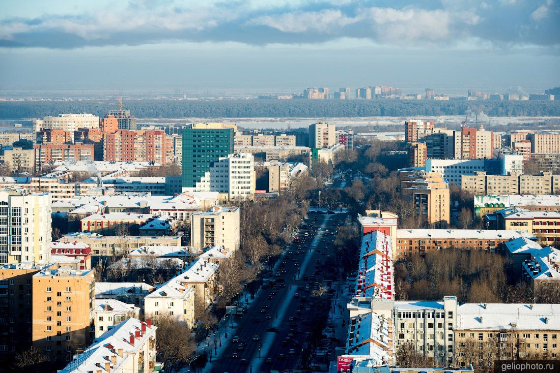 Улица Мельникайте в Тюмени днём фото