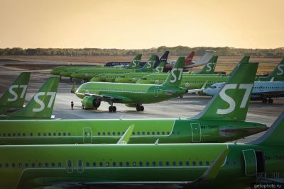 Самолёты S7 Airlines в аэропорту Толмачёво фото