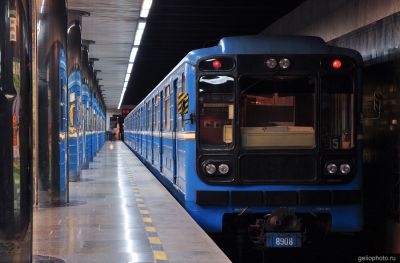 Станция Проспект Космонавтов Екатеринбургского метрополитена фото