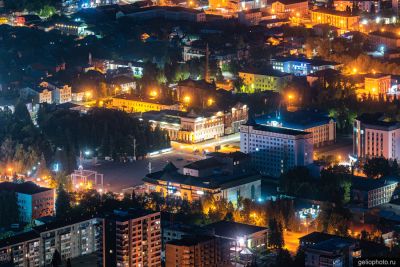 Площадь Ленина в Горно-Алтайске ночью фото