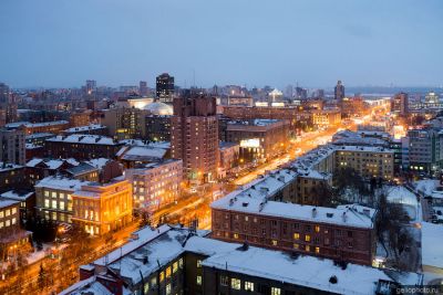 Вечерний Красный проспект в Новосибирске фото
