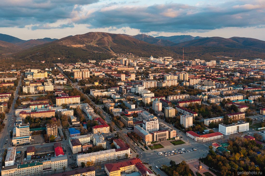 Центр Южно-Сахалинска с высоты фото