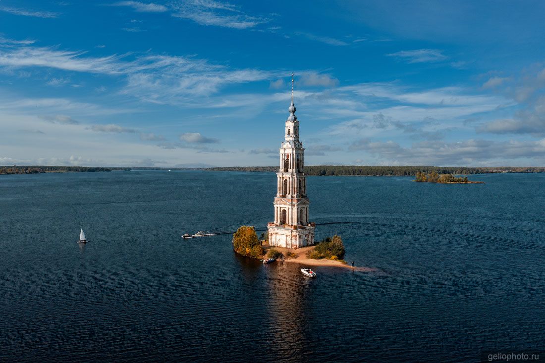 Колокольня Никольского собора в Калязине фото