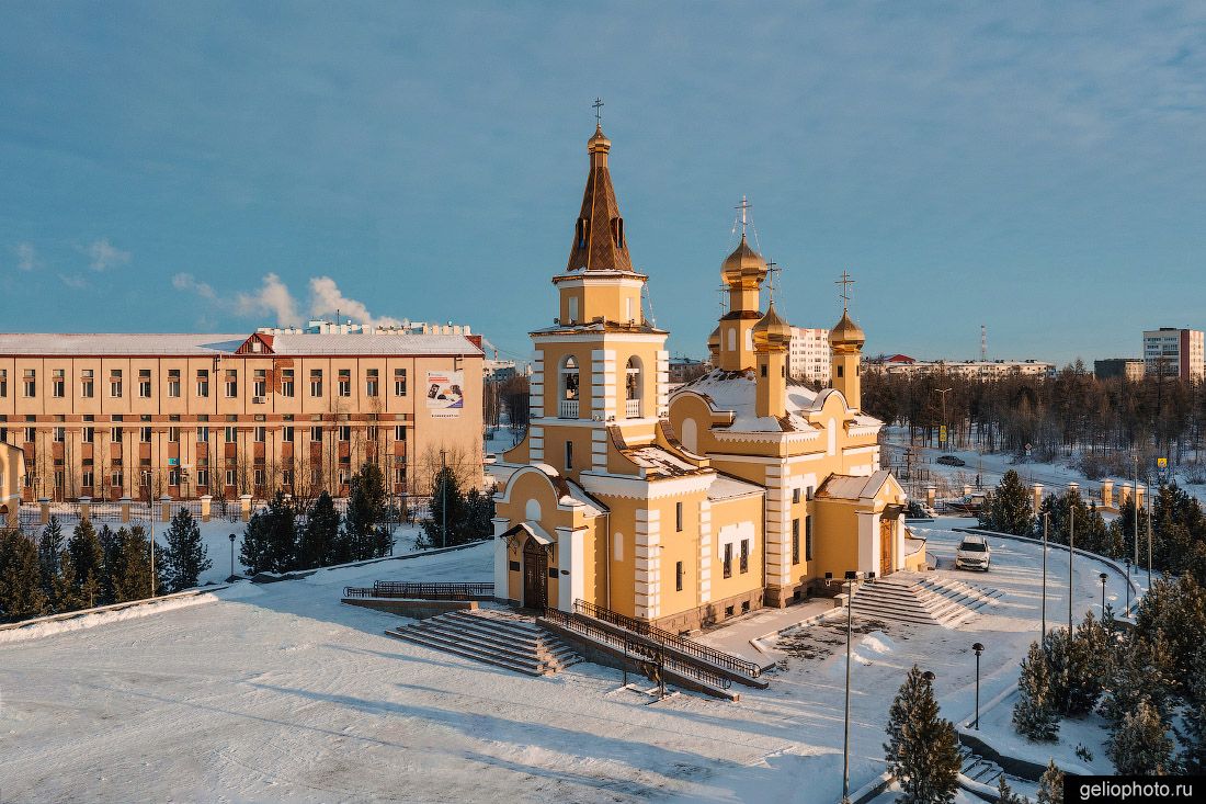 Свято-Никольский храм в Надыме фото