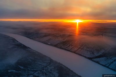 Нижняя Тунгуска в Эвенкии на закате фото