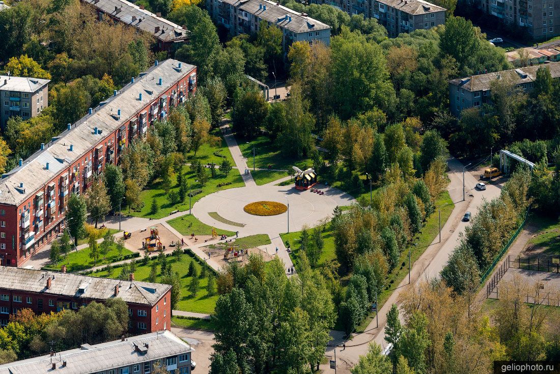 Сквер в городке Нефтяников с высоты фото
