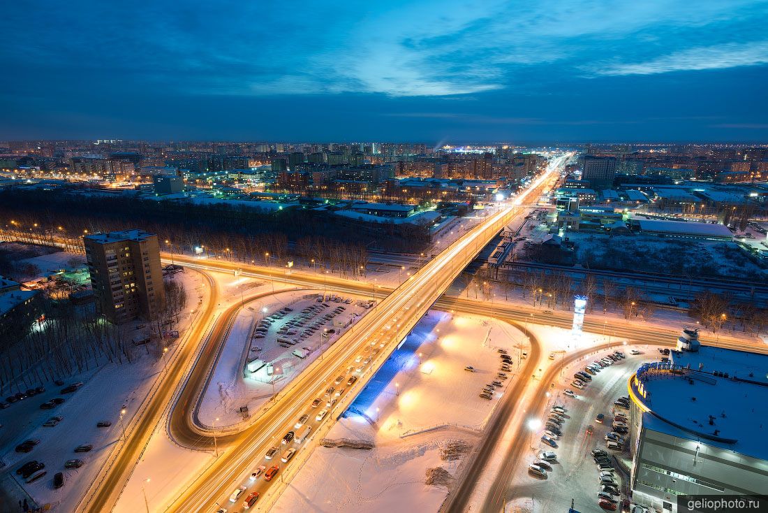 Путепровод через железную дорогу на улице Мельникайте фото