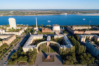 Памятная стена 58 дней в огне в Волгограде фото