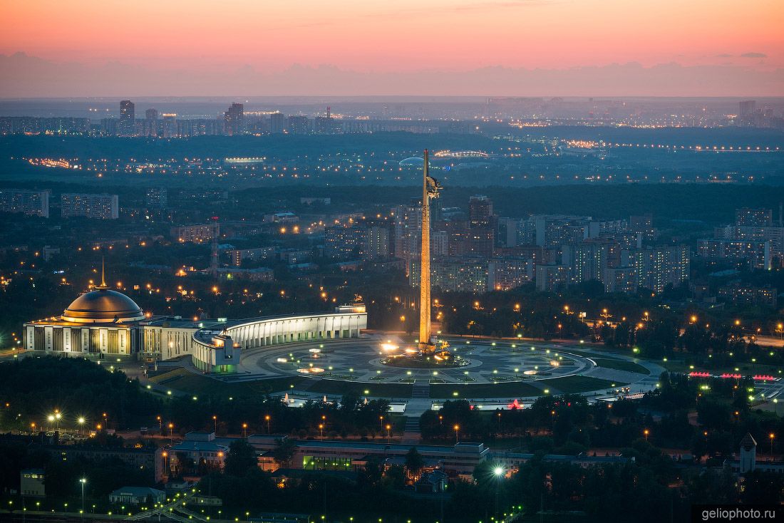 Парк Победы в Москве вечером фото