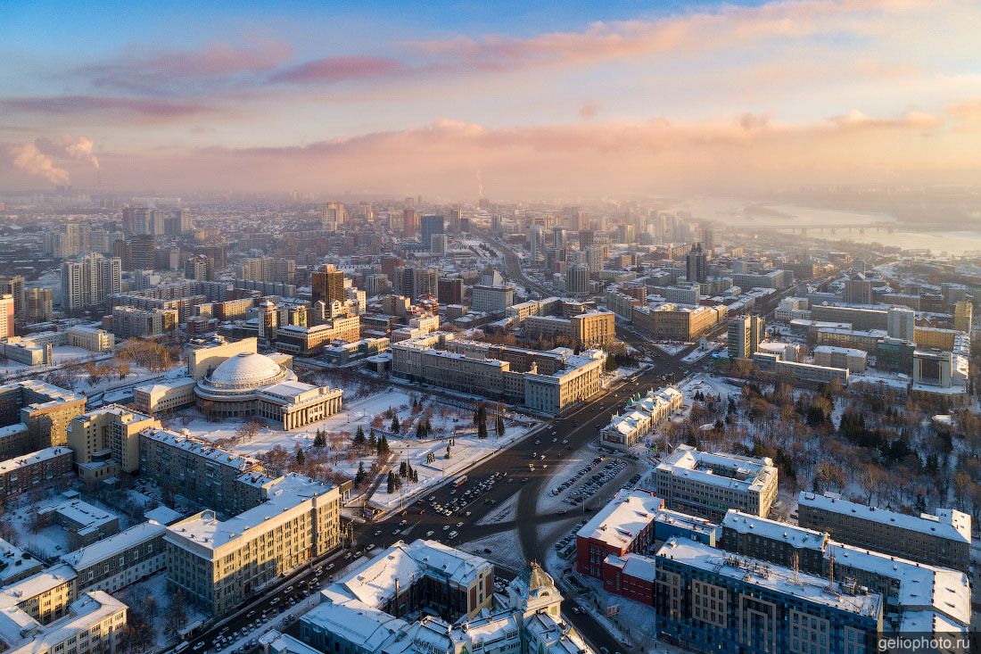 Центр зимнего Новосибирска с высоты фото