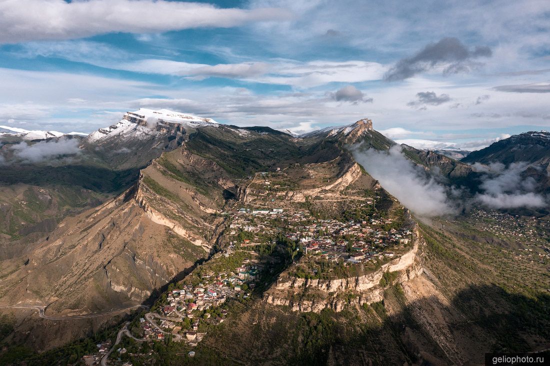 Вид с высоты на село Гуниб фото