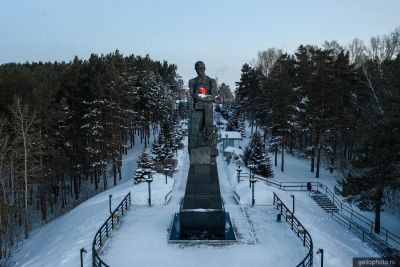 Память шахтёрам Кузбасса в Кемерово зимой фото