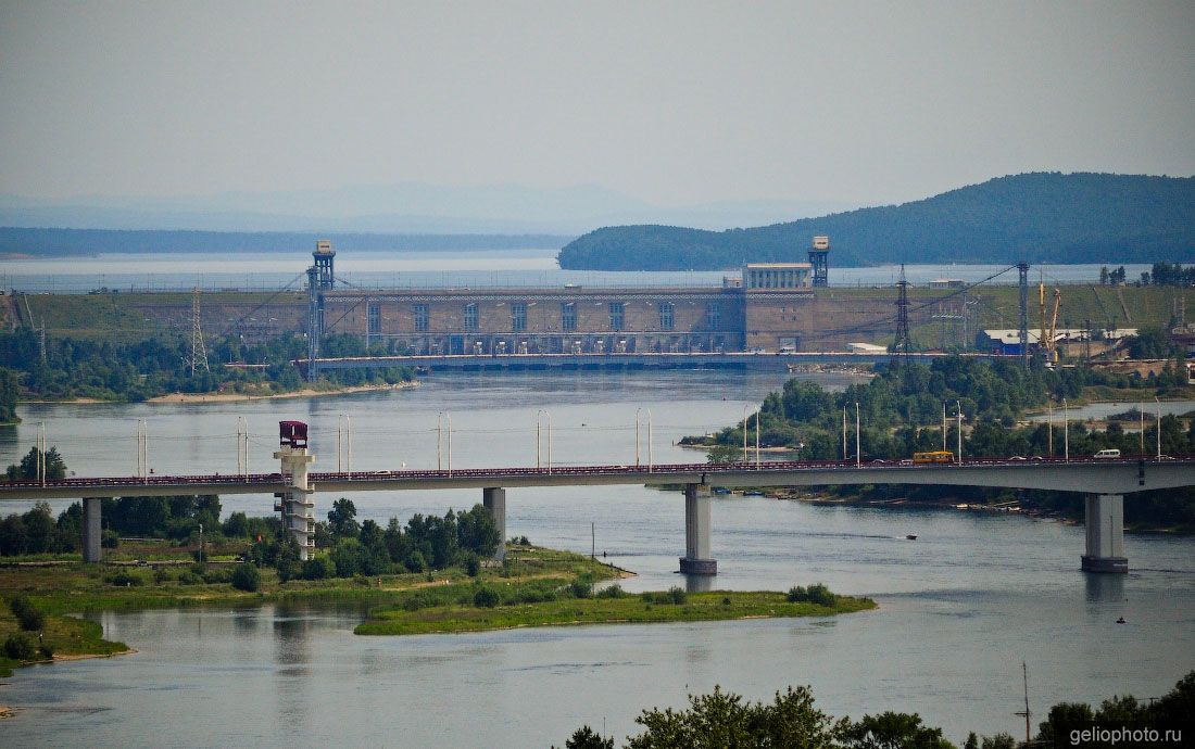 Академический мост в Иркутске с высоты фото