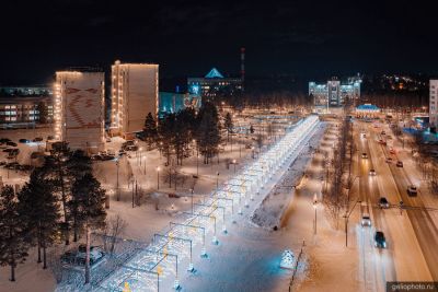 Улица Ленина с новогодней подсветкой в Ноябрьске фото