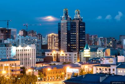 Жилой дом Бэтмен в Новосибирске фото
