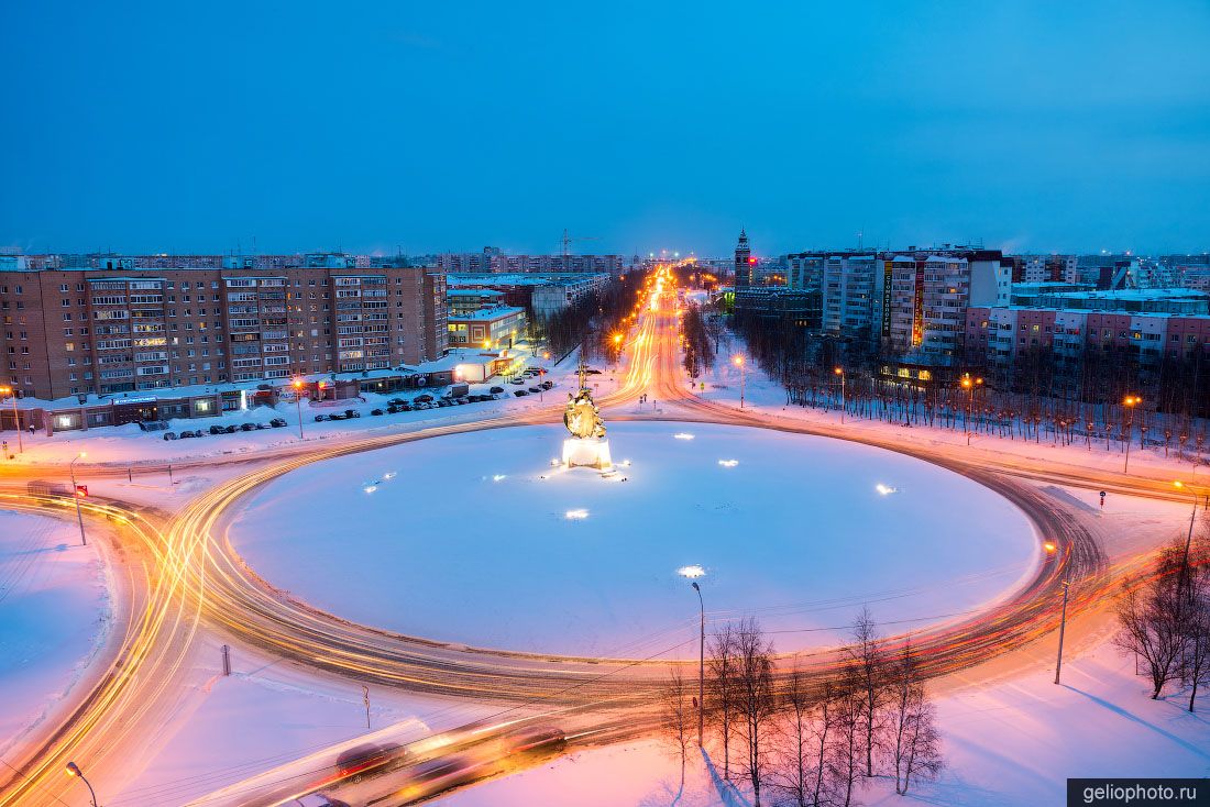 Кольцо на проспекте Ленина в Сургуте фото