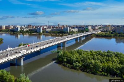Мост 60-летия Победы в Омске с высоты фото