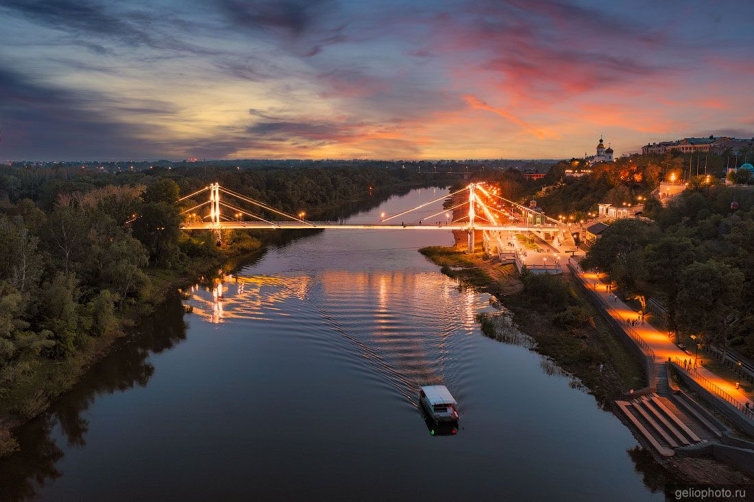 Мост Европа-Азия в вечернем Оренбурге фото