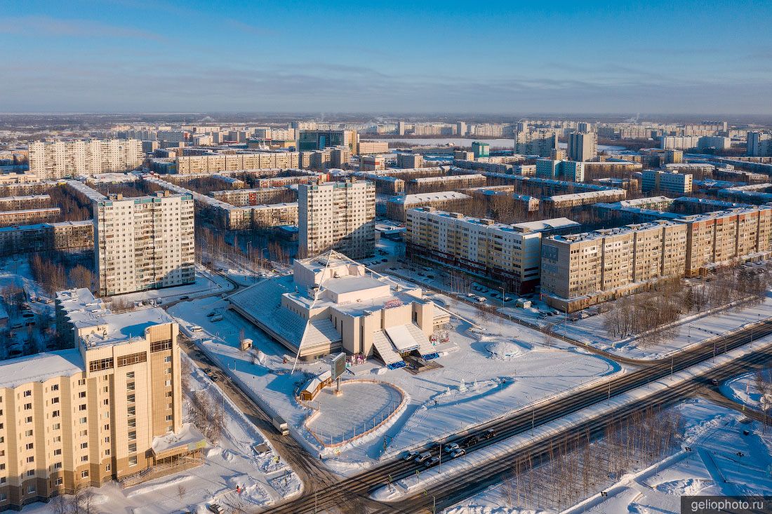 Дворец искусств в Нижневартовске зимой фото