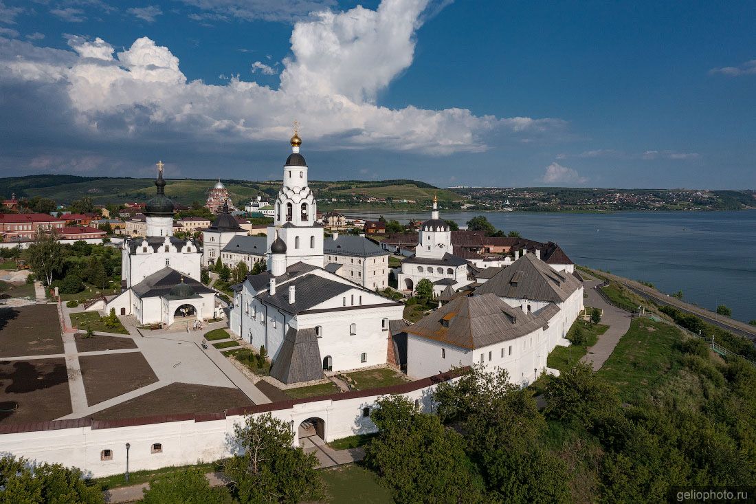 Успенский монастырь в Свияжске фото