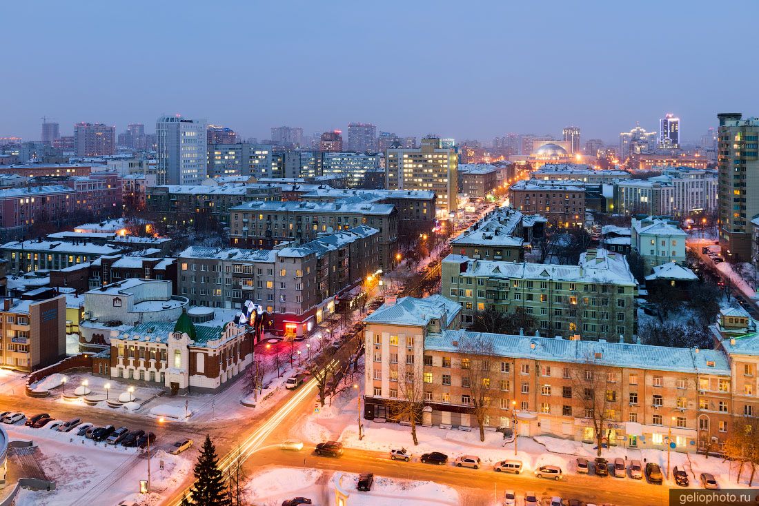 Улица Ленина в Новосибирске вечером фото