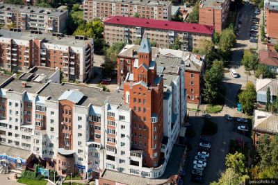 Башня Сакена на улице Маршала Жукова в Омске фото
