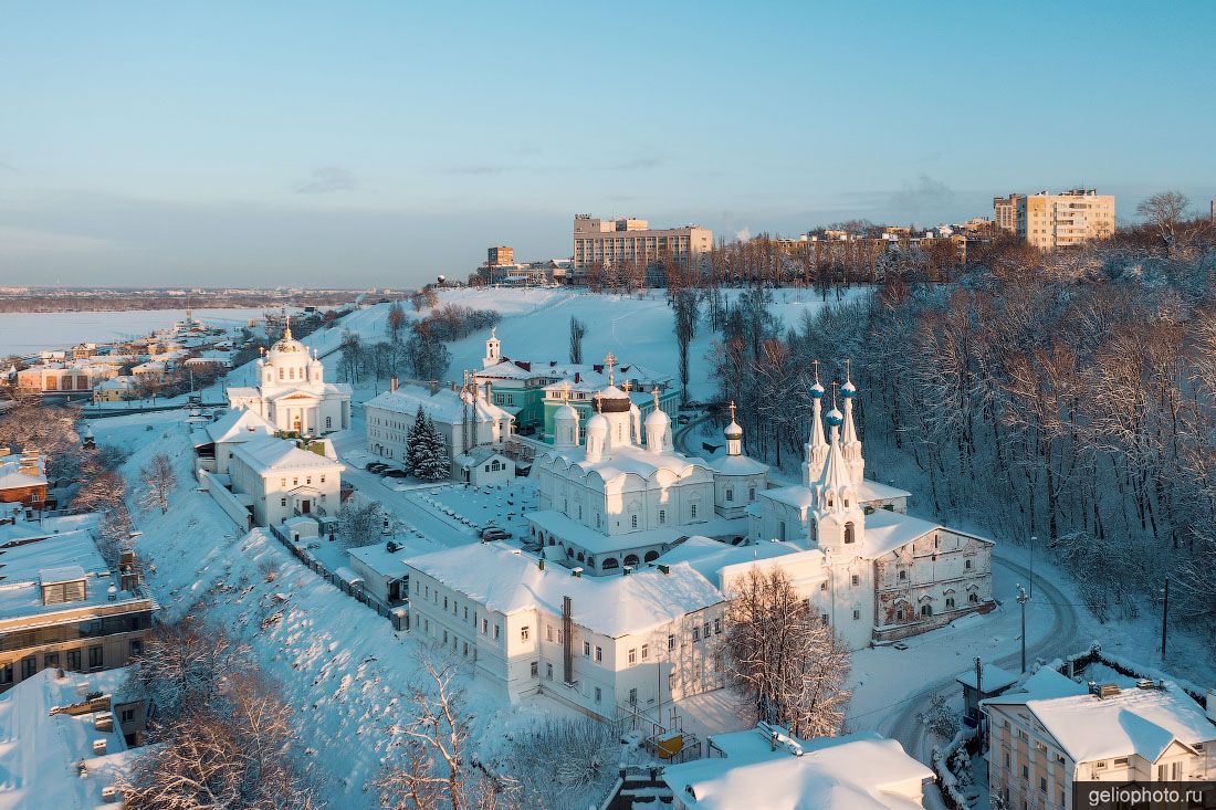 Благовещенский монастырь в зимнем Нижнем Новгороде фото