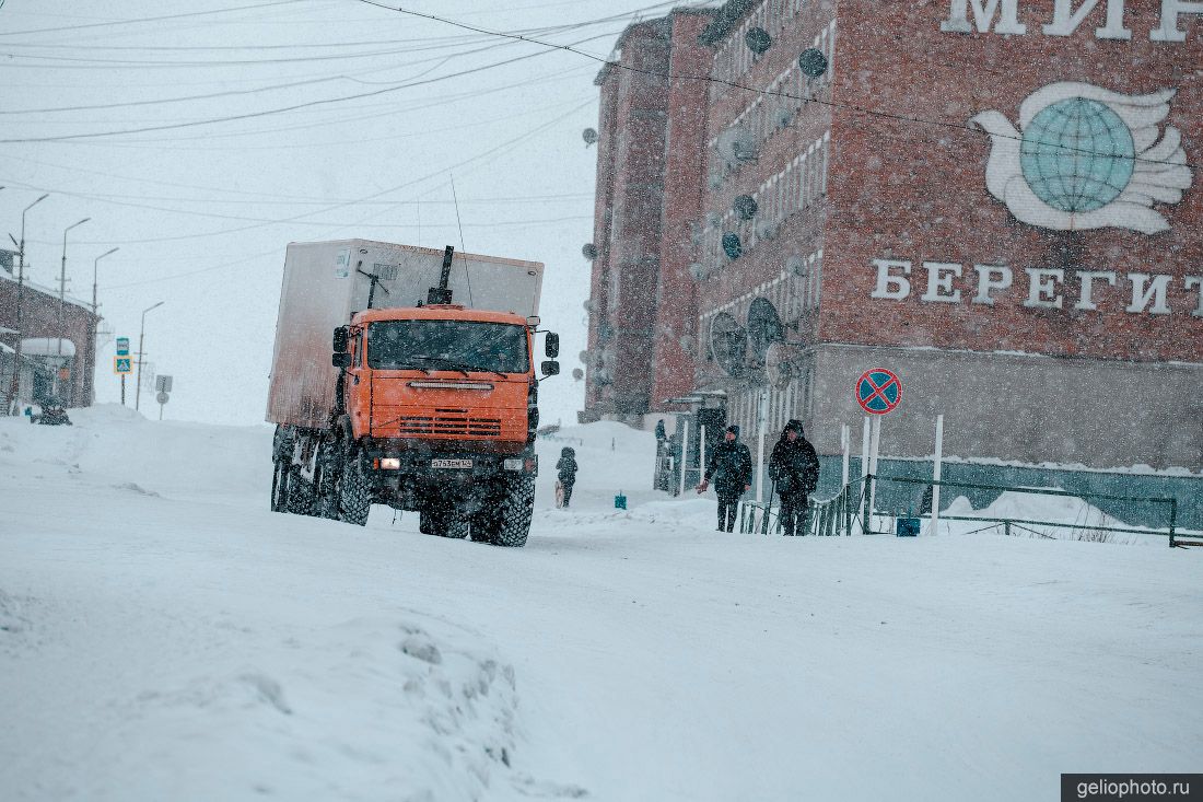 Советская улица в Хатанге зимой фото