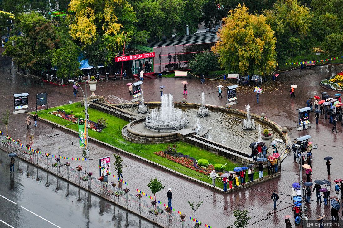 Фонтан в Первомайском сквере в Новосибирске фото
