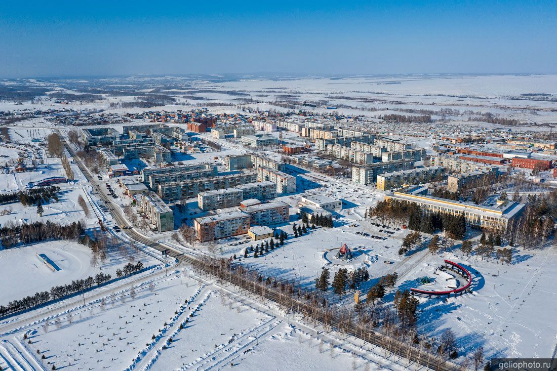 Аллея шахтёрской славы в Бачатском с высоты фото