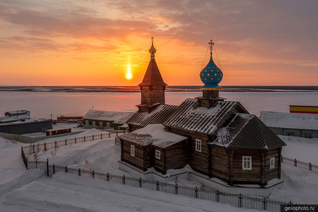 Спасо-Богоявленский храм в Хатанге фото