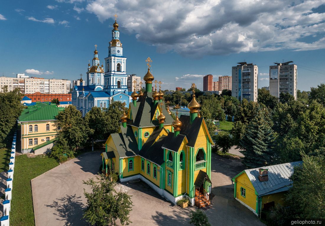 Храм всех святых и Спасо-Вознесенский собор в Ульяновске фото
